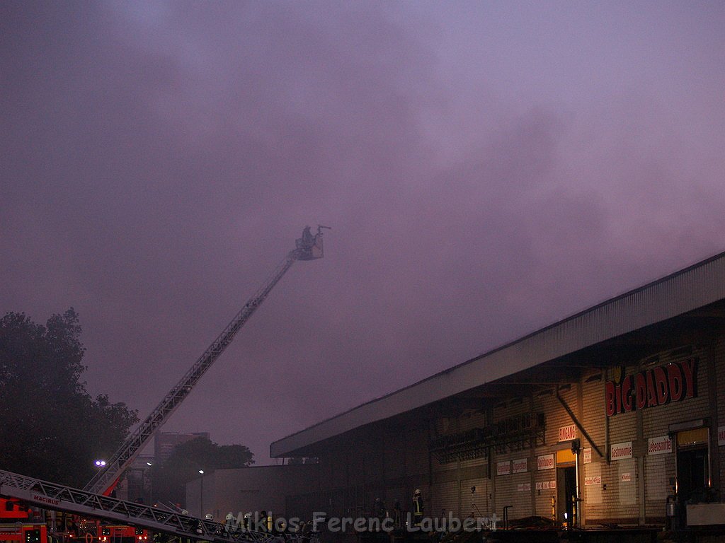 Grossbrand Halle auf dem Grossmarkt Koeln P640.JPG